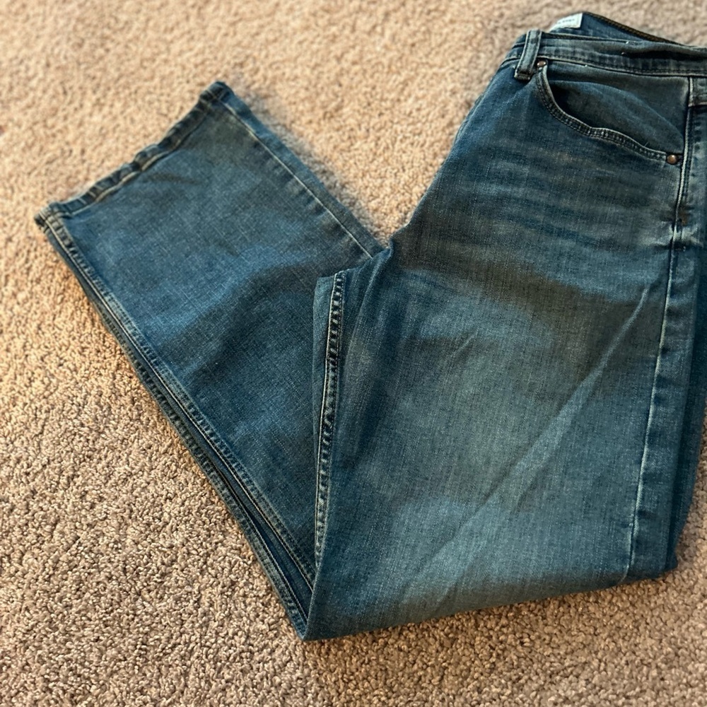 Wrangler Blue Jeans Relaxed Boot Cut
Size 32x30